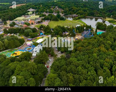 Alton Towers Luftaufnahmen aus der Luft, einschließlich Nemesis, Smiler, David Walliims, Sonic Spinball Whizzer, The Towers, RITA, 13, Enterprize (SBNO) Drone Stockfoto