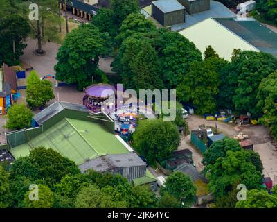 Alton Towers Luftaufnahmen aus der Luft, einschließlich Nemesis, Smiler, David Walliims, Sonic Spinball Whizzer, The Towers, RITA, 13, Enterprize (SBNO) Drone Stockfoto