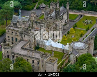 Alton Towers Luftaufnahmen aus der Luft, einschließlich Nemesis, Smiler, David Walliims, Sonic Spinball Whizzer, The Towers, RITA, 13, Enterprize (SBNO) Drone Stockfoto