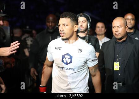 Dallas, Texas, Dallas, TX, USA. 30.. Juli 2022. DALLAS, TX - 30. JULI: Drakkar Klose bereitet sich auf den Kampf gegen Rafa Garcia in ihrem Leichtbau-Kampf während des UFC 277-Events im American Airlines Center am 30. Juli 2022 in Dallas, Texas, USA, vor. (Bild: © Alejandro Salazar/PX Imagens via ZUMA Press Wire) Stockfoto