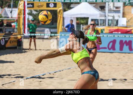 Lido Tricheco Beach, Termoli, Italien, 31. Juli 2022, Federica Frasca in Verteidigung während Campionato Italiano Assoluto Gold (day3) - Beach Volley Stockfoto