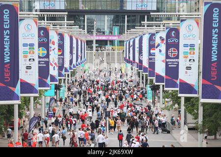 Fans auf Wembley vor dem UEFA Women's Euro 2022 Finale im Wembley Stadium, London. Bilddatum: Sonntag, 31. Juli 2022. Stockfoto