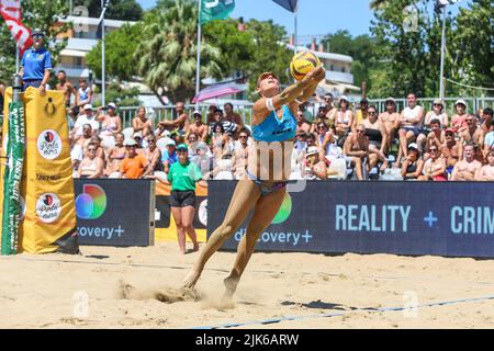 Lido Tricheco Beach, Termoli, Italien, 31. Juli 2022, Giada Benazzi in Verteidigung während Campionato Italiano Assoluto Gold (day3) - Beach Volley Stockfoto