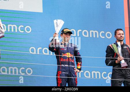 IWASA Ayumu (jpn), DAMS, Dallara F2, Portrait Podium während des Rennens 10. der FIA Formel-2-Meisterschaft 2022, vom 28. Bis 31. Juli 2022 auf dem Hungaroring in Mogyorod, Ungarn - Foto Antonin Vincent / DPPI Stockfoto