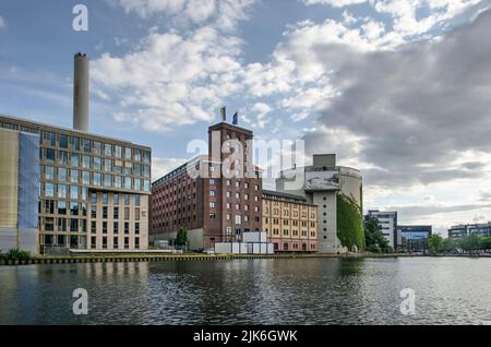 Münster, 27. Juli 2022: Eine Mischung aus Alt- und Neubauten im neu entwickelten Hafenviertel Stockfoto