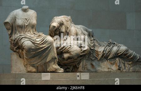 Undatierte Datei Foto eines Teils der Parthenon Marbles im British Museum in London. Der stellvertretende Direktor des British Museum rief zu einer „Parthenon-Partnerschaft“ mit Griechenland auf, die die umstrittene Elgin Marbles nach mehr als 200 Jahren nach Athen zurückbringen könnte. Die Skulpturen - 17 Figuren und ein Teil eines Frieses, der den 2.500 Jahre alten Parthenon-Tempel auf der Akropolis schmückte - wurden von Lord Elgin Anfang des 19.. Jahrhunderts aufgenommen, als er der britische Botschafter im Osmanischen Reich war, Und sind seitdem Gegenstand eines langjährigen Streits darüber, wo sie ausgestellt werden sollten. Ausstellungsdatum: Stockfoto