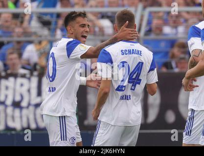 Oldenburg, Deutschland. 31.. Juli 2022. firo : 07/31/2022, Fußball, Fußball, 1. Liga, 1. Bundesliga, Saison 2022/2023, DFB-Pokal, Bremer SV, Bremen - FC Schalke 04 Jubel Dominick Drexler nach seinem Tor auf 2:0 mit Rodrigo Zalazar Credit: dpa/Alamy Live News Stockfoto