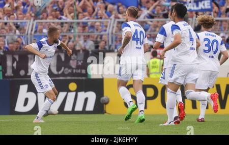 Oldenburg, Deutschland. 31.. Juli 2022. firo : 07/31/2022, Fußball, Fußball, 1. Liga, 1. Bundesliga, Saison 2022/2023, DFB-Cup, Bremer SV, Bremen - FC Schalke 04 Jubel Dominick Drexler nach seinem Tor auf 2:0 Credit: dpa/Alamy Live News Stockfoto