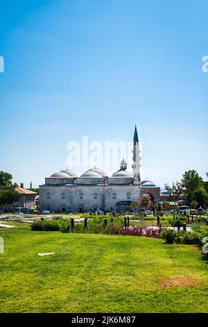 Edirne, Türkei - August 2022 : die alte Moschee in Edirne Stadt der Türkei. Es ist eine der Wahrzeichen Moscheen und Edirne war die Hauptstadt des Osmanischen Reiches Stockfoto