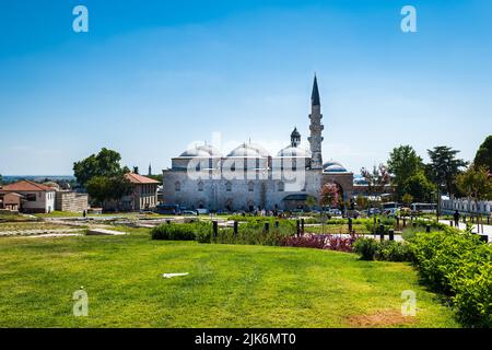 Edirne, Türkei - August 2022 : die alte Moschee in Edirne Stadt der Türkei. Es ist eine der Wahrzeichen Moscheen und Edirne war die Hauptstadt des Osmanischen Reiches Stockfoto