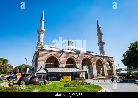 Edirne, Türkei - August 2022 : die alte Moschee in Edirne Stadt der Türkei. Es ist eine der Wahrzeichen Moscheen und Edirne war die Hauptstadt des Osmanischen Reiches Stockfoto