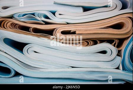 Architekturentwürfe und Blaupause-Rollen mit Kopierraum Stockfoto