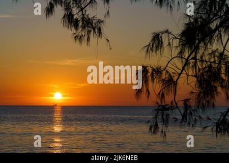 Kambodscha. Insel Koh Rong Samloem. Kompong Song Provinz, Sihanoukville. Sonnenuntergang Stockfoto