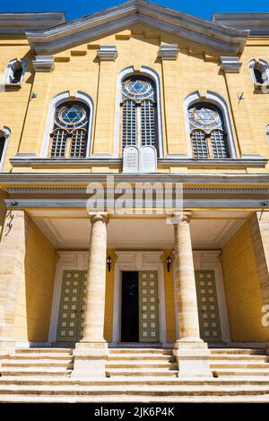 Edirne, Türkei - August 2022: Große Synagoge in Edrine, Türkei. Die Synagoge ist eines der touristischen Wahrzeichen in Edirne Stockfoto