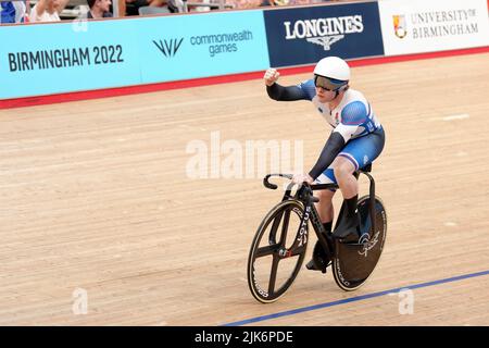 Der schottische Jack Carlin feiert nach seinem Sieg beim Männer Sprint Quarter Finals Race 1 im Lee Valley VeloPark am dritten Tag der Commonwealth Games 2022 in London. Bilddatum: Sonntag, 31. Juli 2022. Stockfoto