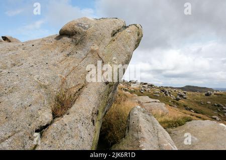 Die Woolpacks, ein markanter Felsvorsprung am Rande des Kinder-Plateaus im Derbyshire Peak District. Stockfoto