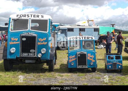 Flookburgh, Cumbria, Großbritannien. Juli 31. 2022. Cumbria Steam Gathering auf dem Flugplatz Flookburgh in South Cumbria. Viele alte große und kleine Dampfmaschinen zusammen mit einigen anderen Oldtimern. Bild: Michael Scott/Alamy Live News Stockfoto