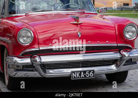 Haapsalu, Estland - 15. Juli 2022. Ein alter schöner Oldtimer des amerikanischen Herstellers Lincoln auf einer American Beauty Car Show in einem estnischen Küstenort Stockfoto