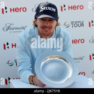 Fife, Großbritannien. 31.. Juli 2022. 31.. Juli 2022; Fairmont St. Andrews Resort, Fife, Schottland; European PGA Golf Tour, The Hero 2022, Endrunde: Sean Crocker aus den usa feiert den Sieg im The Turnier Credit: Action Plus Sports Images/Alamy Live News Stockfoto