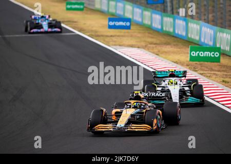 Budapest, Ungarn. 31.. Juli 2022. #4 Lando Norris (GBR, McLaren F1 Team), #44 Lewis Hamilton (GBR, Mercedes-AMG Petronas F1 Team), F1 Grand Prix von Ungarn auf dem Hungaroring am 31. Juli 2022 in Budapest, Ungarn. (Foto von HIGH TWO) Quelle: dpa/Alamy Live News Stockfoto