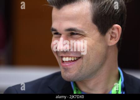 Chennai, Tamil Nadu, Indien. 31.. Juli 2022. Großmeister Magnus Carlsen aus Norwegen lächelt während der Runde 3 der FIDE-Schacholympiade 44. in Chennai. (Bild: © Sri Loganathan/ZUMA Press Wire) Stockfoto