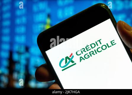 China. 25.. Juli 2022. In dieser Fotolabbildung wird das Logo des größten französischen kooperativen Finanzinstituts Credit Agricole auf einem Smartphone-Bildschirm angezeigt. (Bild: © Budrul Chukrut/SOPA Images via ZUMA Press Wire) Stockfoto