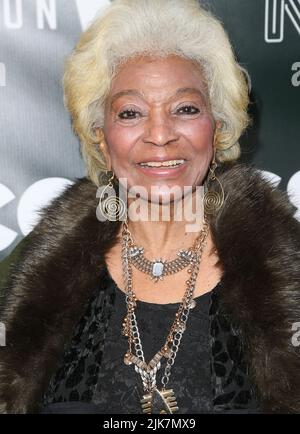 **DATEI FOTO** Nichelle Nichols ist am 89 gestorben. LOS ANGELES, CA - 04. April: Nichelle Nichols, bei der Premiere von Neons 'Colossal' am 04. April 2017 im Vista Theatre in Kalifornien. Quelle: FS/MediaPunch Stockfoto