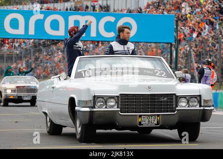 Mogyorod, Ungarn. Juli 31. 2022. Formel 1 großer Preis von Ungarn in Hungaroring, Ungarn. Im Bild: Pierre Gasly (FRA) und Yuki Tsunoda (JPN) von AlphaTauri © Piotr Zajac/Alamy Live News Stockfoto