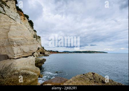 Von Beer, einem kleinen Küstendorf an der Lyme Bay in der Jurassic Coast of East Dorset, Südwesten Englands, blicken Klippen und Küstenlinien nach Westen in Richtung Seaton Stockfoto