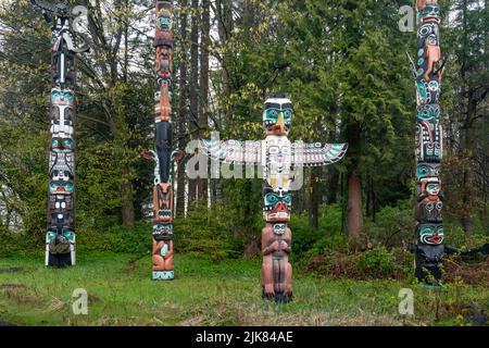 Die Totempfähle im Stanley Park, Vancouver, British Columbia, Kanada. Stockfoto