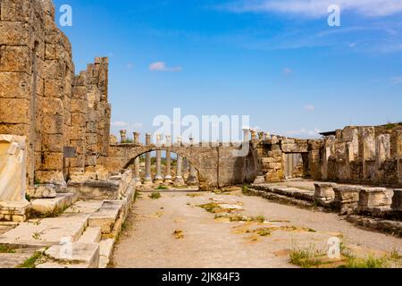 Säulenreihen in Perge, Antalya, Türkei Stockfoto