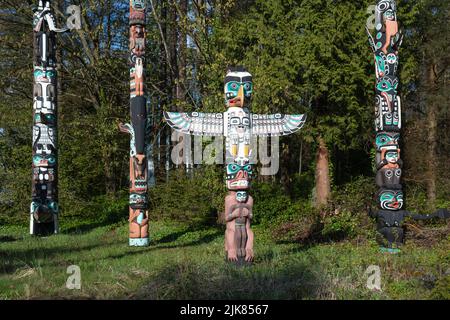 Die Totempfähle im Stanley Park, Vancouver, British Columbia, Kanada. Stockfoto