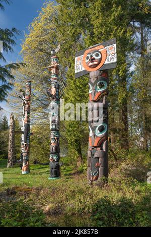 Die Totempfähle im Stanley Park, Vancouver, British Columbia, Kanada. Stockfoto