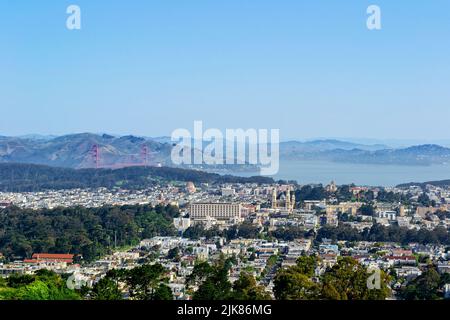 Downtown San Francisco City von Twin Peaks. Stockfoto