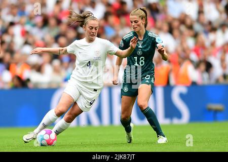 London, Großbritannien. 07.. Juli 2021. London, England, 31. 2022. Juli: Keira Walsh (4 England) während des UEFA Womens Euro 2022 Final Football matches zwischen England und Deutschland im Wembley Stadium, England. (Kevin Hodgson/SPP) Quelle: SPP Sport Press Photo. /Alamy Live News Stockfoto