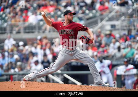 Atlanta, GA, USA. 31.. Juli 2022. Arizona Diamondbacks Pitcher Merrill Kelly liefert beim vierten Inning eines MLB-Spiels gegen die Atlanta Braves im Truist Park in Atlanta, GA, einen Pitch aus. Austin McAfee/CSM/Alamy Live News Stockfoto