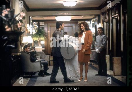 Julia Roberts Film Pretty Woman (USA 1990) Charaktere: Vivian Ward Regie: Garry Marshall 23. März 1990 **WARNUNG** dieses Foto ist nur für redaktionelle Zwecke bestimmt und unterliegt dem Urheberrecht von TOUCHSTONE PICTURES und/oder dem Fotografen, der von der Film- oder Produktionsgesellschaft beauftragt wurde. Es kann nur durch Veröffentlichungen in Verbindung mit der Werbung für den oben genannten Film reproduziert werden. Es ist eine obligatorische Gutschrift für TOUCHSTONE-BILDER erforderlich. Der Fotograf sollte ebenfalls angerechnet werden, wenn er bekannt ist. Ohne schriftliche Genehmigung der Film Company kann keine kommerzielle Nutzung gewährt werden. Stockfoto
