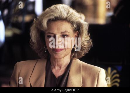 Lauren Bacall Film: Misery (USA 1990) Charaktere: Marcia Sindell / Literaturverfilmung (nach dem Buch von Stephen King) Regie: Rob Reiner 29. November 1990 **WARNUNG** Dieses Foto ist nur für redaktionelle Verwendung bestimmt und unterliegt dem Copyright von CASTLE ROCK ENTERTAINMENT und/oder des Fotografen, der von der Film- oder Produktionsfirma beauftragt wurde und kann nur durch Publikationen im Zusammenhang mit der Bewerbung des oben genannten Films reproduziert werden. Eine obligatorische Gutschrift für CASTLE ROCK UNTERHALTUNG ist erforderlich. Der Fotograf sollte auch bei Bekanntwerden des Fotos gutgeschrieben werden. Ohne schriftliche Verfasserin kann keine kommerzielle Nutzung gewährt werden Stockfoto