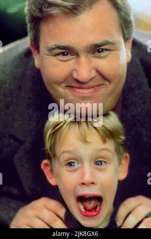 John Candy & Macaulay Culkin Film Only The Lonely (USA 1991) Charaktere: Danny Muldoon & Billy Muldoon Regie: Chris Columbus 24. Mai 1991 **WARNUNG** dieses Foto ist nur für redaktionelle Zwecke bestimmt und unterliegt dem Copyright von 20TH CENTURY KOX und/oder dem Fotografen, der von der Film or Production Company zugewiesen wurde. Eine obligatorische Gutschrift für KOX DES 20. JAHRHUNDERTS ist erforderlich. Der Fotograf sollte ebenfalls angerechnet werden, wenn er bekannt ist. Ohne schriftliche Genehmigung der Film Company kann keine kommerzielle Nutzung gewährt werden. Stockfoto
