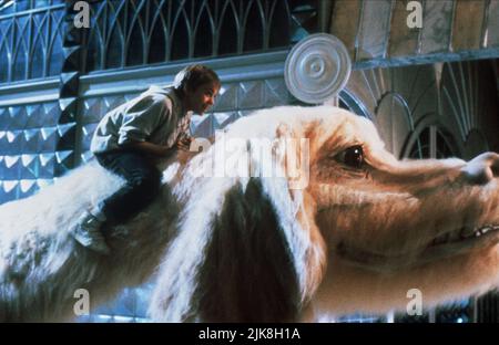 Jonathan Brandis Film: The Neverending Story II: The Next Chapter (USA/DE 1990) Charaktere: Bastian Bux / Fuchur (Falkor) Regie: George Miller 25 October 1990 **WARNUNG** Dieses Foto ist nur für redaktionelle Zwecke bestimmt und unterliegt dem Copyright von WARNER BROS. Und/oder des Fotografen, der von der Film- oder Produktionsfirma beauftragt wurde und nur durch Publikationen im Zusammenhang mit der Bewerbung des oben genannten Films reproduziert werden kann. Eine obligatorische Gutschrift an WARNER BROS. Ist erforderlich. Der Fotograf sollte auch bei Bekanntwerden des Fotos gutgeschrieben werden. Ohne schriftliche Genehmigung der Film Company kann keine kommerzielle Nutzung gewährt werden Stockfoto
