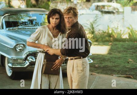 Lena Olin & Robert Redford Film: Havana (USA 1990) Charaktere: Bobby Duran & Jack weil Regie: Sydney Pollack 12 December 1990 **WARNUNG** Dieses Foto ist nur für den redaktionellen Gebrauch bestimmt und unterliegt dem Copyright von UNIVERSAL und/oder dem Fotografen, der von der Film- oder Produktionsfirma beauftragt wurde und darf nur von Publikationen im Zusammenhang mit der Bewerbung des oben genannten Films reproduziert werden. Eine obligatorische Gutschrift an UNIVERSAL ist erforderlich. Der Fotograf sollte auch bei Bekanntwerden des Fotos gutgeschrieben werden. Ohne schriftliche Genehmigung der Film Company kann keine kommerzielle Nutzung gewährt werden. Stockfoto