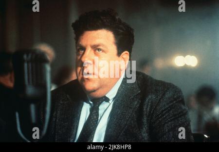 George Wendt Film: Schuldig Durch Verdachtsmoment (1991) Charaktere: Bunny Baxter Regie: Irwin Winkler 15. März 1991 **WARNUNG** Dieses Foto ist nur für redaktionelle Zwecke bestimmt und unterliegt dem Copyright von WARNER BROS und/oder des Fotografen, der von der Film- oder Produktionsfirma beauftragt wurde, und kann nur durch Publikationen im Zusammenhang mit der Bewerbung des oben genannten Films reproduziert werden. Eine obligatorische Gutschrift an WARNER BROS ist erforderlich. Der Fotograf sollte auch bei Bekanntwerden des Fotos gutgeschrieben werden. Ohne schriftliche Genehmigung der Film Company kann keine kommerzielle Nutzung gewährt werden. Stockfoto