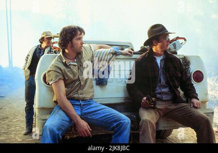 D.B. Sweeney & Peter Berg Film: Fire In The Sky (1993) Charaktere: Travis Walton & David Whitlock Regie: Robert Lieberman 12 March 1993 **WARNUNG** Dieses Foto ist nur für redaktionelle Zwecke bestimmt und unterliegt dem Copyright von PARAMOUNT PICTURES und/oder des Fotografen, der von der Film- oder Produktionsfirma beauftragt wurde und darf nur von Publikationen im Zusammenhang mit der Bewerbung des oben genannten Films reproduziert werden. Eine obligatorische Gutschrift für PARAMOUNT-BILDER ist erforderlich. Der Fotograf sollte auch bei Bekanntwerden des Fotos gutgeschrieben werden. Ohne schriftliche Genehmigung der Film Company kann keine kommerzielle Nutzung gewährt werden. Stockfoto