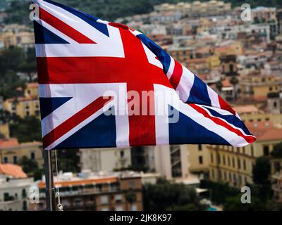 British Union Jack Flag Flying over the Sorrento in Southern Italy Stockfoto