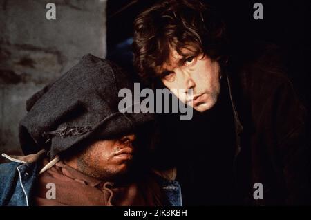 Forest Whitaker & Stephen Rea Film: Das Weinende Spiel (1992) Charaktere: Jody & Fergus Regie: Neil Jordan 02 September 1992 **WARNUNG** Dieses Foto ist nur für redaktionelle Verwendung bestimmt und unterliegt dem Copyright von CHANNEL FOUR und/oder dem von der Film- oder Produktionsfirma beauftragten Fotografen und kann nur von Publikationen im Zusammenhang mit der Bewerbung des oben genannten Films reproduziert werden. Eine obligatorische Gutschrift für KANAL 4 ist erforderlich. Der Fotograf sollte auch bei Bekanntwerden des Fotos gutgeschrieben werden. Ohne schriftliche Genehmigung der Film Company kann keine kommerzielle Nutzung gewährt werden. Stockfoto