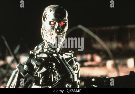 T-800 Film: Terminator 2: Judgeday (USA/FR 1991) Regie: James Cameron 01 July 1991 **WARNUNG** Dieses Foto ist nur für den redaktionellen Gebrauch bestimmt und unterliegt dem Copyright von TRISTAR-BILDERN und/oder dem Fotografen, der von der Film- oder Produktionsfirma beauftragt wurde und darf nur von Publikationen im Zusammenhang mit der Bewerbung des oben genannten Films reproduziert werden. Eine obligatorische Gutschrift für TRISTAR-BILDER ist erforderlich. Der Fotograf sollte auch bei Bekanntwerden des Fotos gutgeschrieben werden. Ohne schriftliche Genehmigung der Film Company kann keine kommerzielle Nutzung gewährt werden. Stockfoto