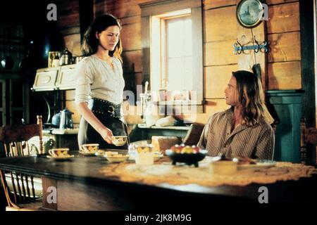 Karina Lombard & Brad Pitt Film: Legends of the Fall (USA 1994) Charaktere: Isabel Two Decker Ludlow & Tristan Ludlow Regie: Edward Zwick 23 December 1994 **WARNUNG** Dieses Foto ist nur für redaktionelle Zwecke bestimmt und unterliegt dem Copyright von COLUMBIA TRISTAR und/oder des Fotografen, der von der Film- oder Produktionsfirma beauftragt wurde und darf nur von Publikationen im Zusammenhang mit der Bewerbung des oben genannten Films reproduziert werden. Eine obligatorische Gutschrift an COLUMBIA TRISTAR ist erforderlich. Der Fotograf sollte auch bei Bekanntwerden des Fotos gutgeschrieben werden. Ohne schriftliche Genehmigung der Film Com kann keine kommerzielle Nutzung gewährt werden Stockfoto