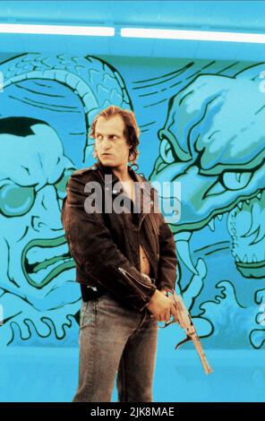 Woody Harrelson Film Natural Born Killers (USA 1994) Charaktere: Mickey Knox Regie: Oliver Stone 26. August 1994 **WARNUNG** dieses Foto ist nur für redaktionelle Zwecke bestimmt und ist urheberrechtlich geschützt von WARNER BROS. Und/oder dem von der Film- oder Produktionsgesellschaft beauftragten Fotografen und dürfen nur durch Veröffentlichungen in Verbindung mit der Werbung für den oben genannten Film reproduziert werden. Eine obligatorische Gutschrift an WARNER BROS. Ist erforderlich. Der Fotograf sollte ebenfalls angerechnet werden, wenn er bekannt ist. Ohne schriftliche Genehmigung der Film Company kann keine kommerzielle Nutzung gewährt werden. Stockfoto