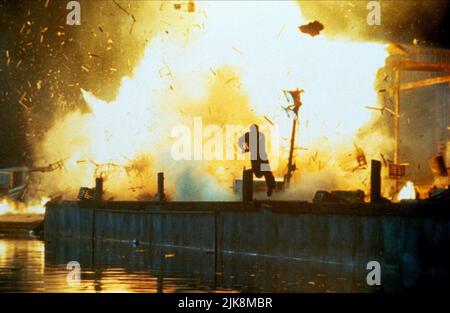 Explosion Scene Film: True Lies (USA 1994) Regie: James Cameron 13 July 1994 **WARNUNG** Dieses Foto ist nur für redaktionelle Verwendung bestimmt und unterliegt dem Copyright von 20. CENTURY FOX und/oder des Fotografen, die von der Film- oder Produktionsfirma beauftragt wurden.Es kann nur von Publikationen im Zusammenhang mit der Bewerbung des oben genannten Films reproduziert werden. Eine obligatorische Gutschrift an 20. CENTURY FOX ist erforderlich. Der Fotograf sollte auch bei Bekanntwerden des Fotos gutgeschrieben werden. Ohne schriftliche Genehmigung der Film Company kann keine kommerzielle Nutzung gewährt werden. Stockfoto