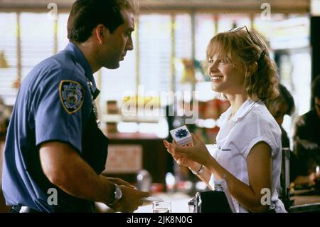 Nicolas Cage & Bridget Fonda Film IT Could Happel to You (1994) Charaktere: Charlie lang & Yvonne Biasi Regie: Andrew Bergman 29. Juli 1994 **WARNUNG** dieses Foto ist nur für redaktionelle Zwecke bestimmt und unterliegt dem Copyright von TRISTAR und/oder dem Fotografen, der von der Film- oder Produktionsgesellschaft zugewiesen wurde. Es kann nur durch Veröffentlichungen in Verbindung mit der Werbung für den oben genannten Film reproduziert werden. Es ist eine obligatorische Gutschrift für TRISTAR erforderlich. Der Fotograf sollte ebenfalls angerechnet werden, wenn er bekannt ist. Ohne schriftliche Genehmigung der Film Company kann keine kommerzielle Nutzung gewährt werden. Stockfoto